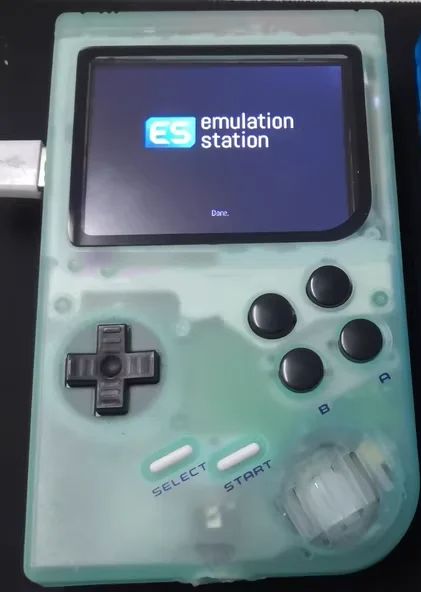 وحدة تحكم ألعاب ريترو محمولة ب - مراجعة Retro Gaming With Raspberry Pi وسعره